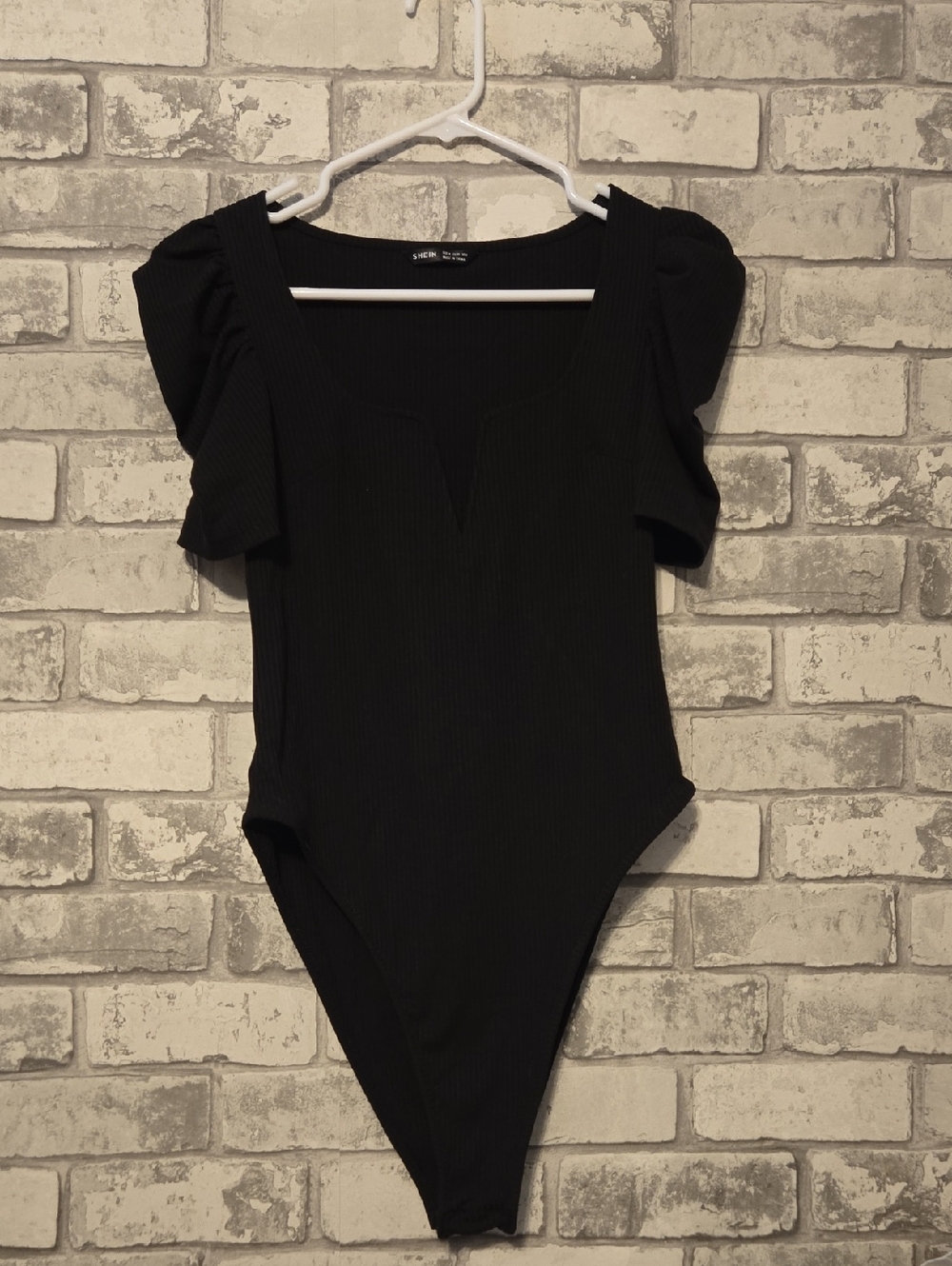SHEIN Black Ribbed Puff Sleeve Bodysuit